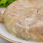 Готовим сочный минтай с морковью и томатом